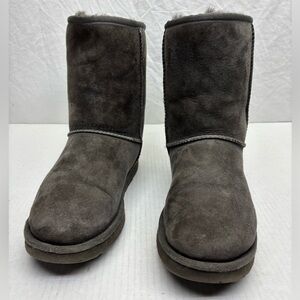 Ugg Classic Short Suede Winter Boots in Charcoal Gray, SZ 8, box 9